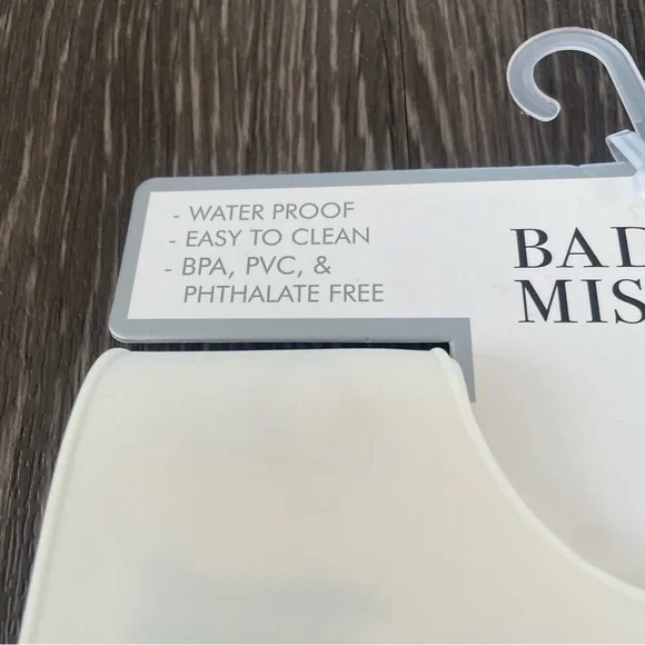 New! Badgley Mischka Vintage "Let the adventures Begin" Silicone Bib Set - Picture 7 of 7